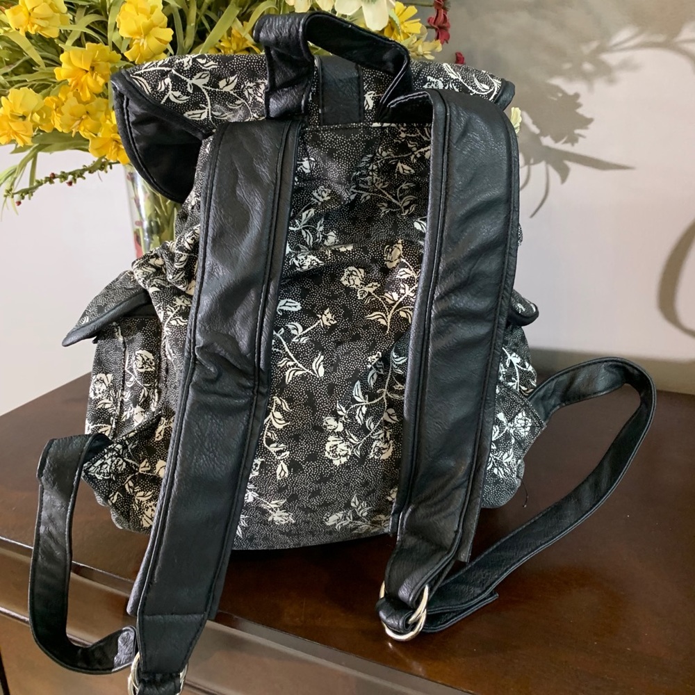 Paisley Drawstring Backpack - Picture 3 of 6
